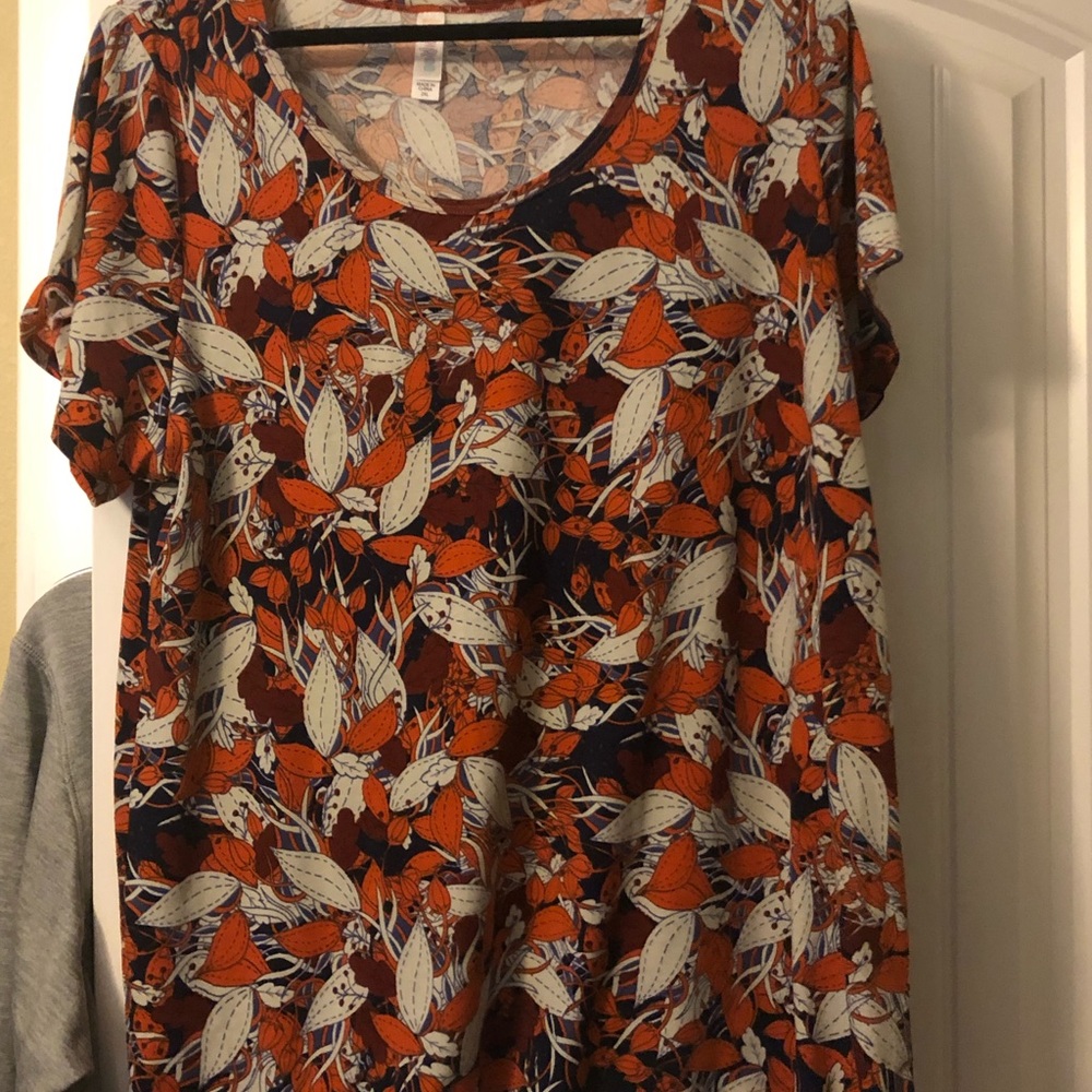LuLaRoe Classic T. Navy and orange. 2xl